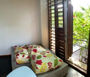 http://www.moemoealodge.com/wp-content/uploads/2023/05/Chambre-climatisee-fenetre-300x254.jpg